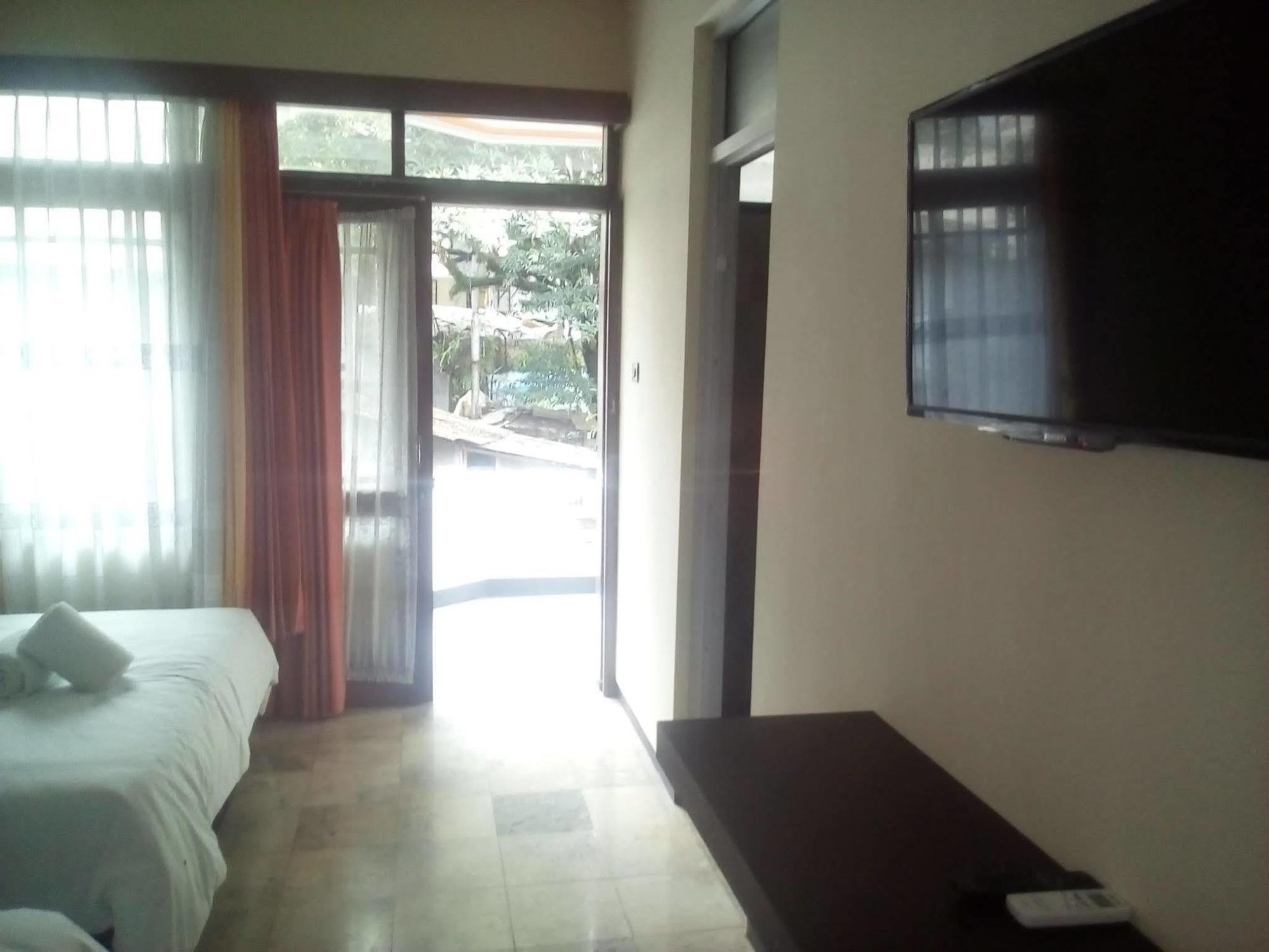 Simply Homy Guest House Pasteur バンドゥン エクステリア 写真