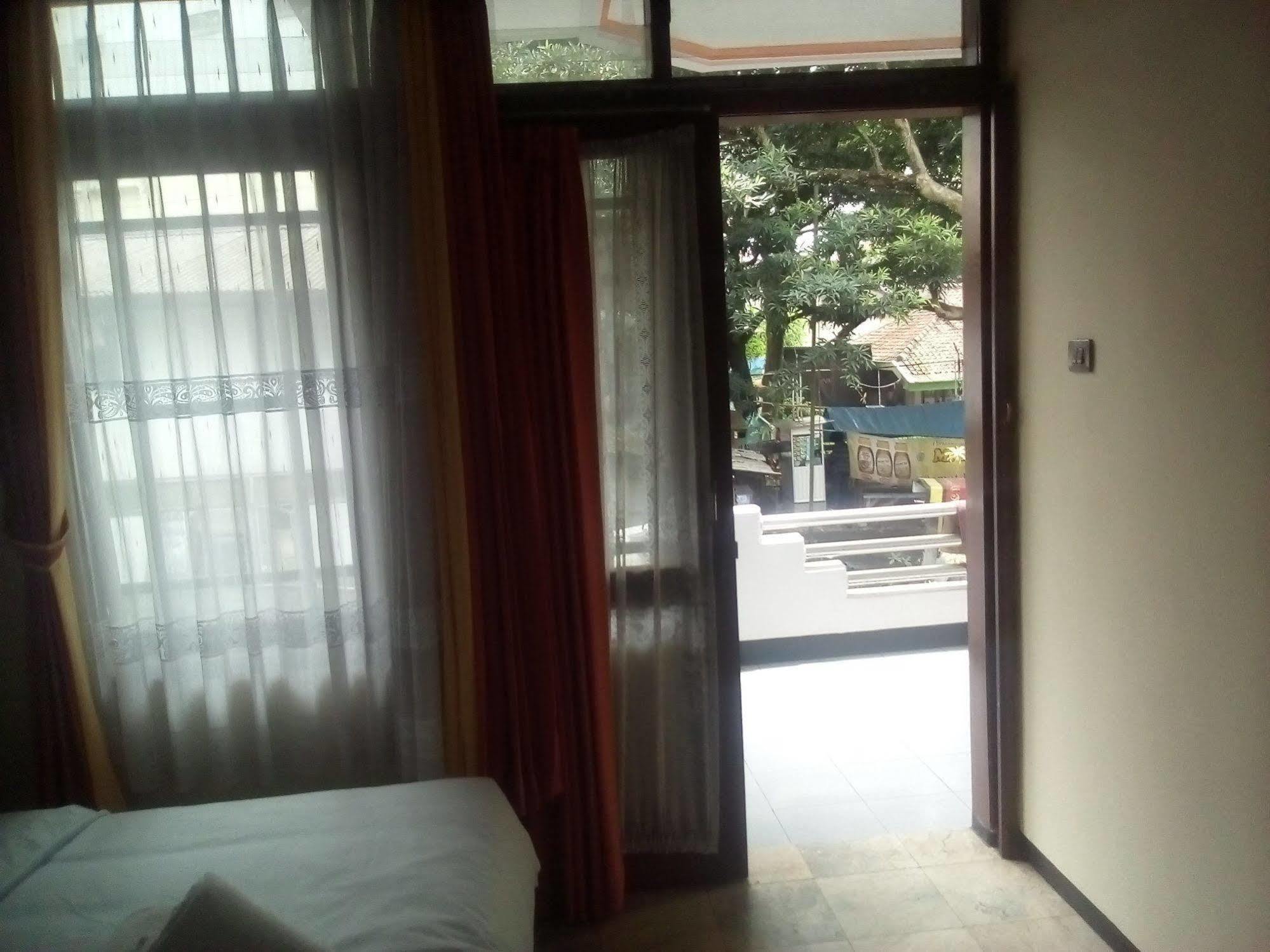 Simply Homy Guest House Pasteur バンドゥン エクステリア 写真